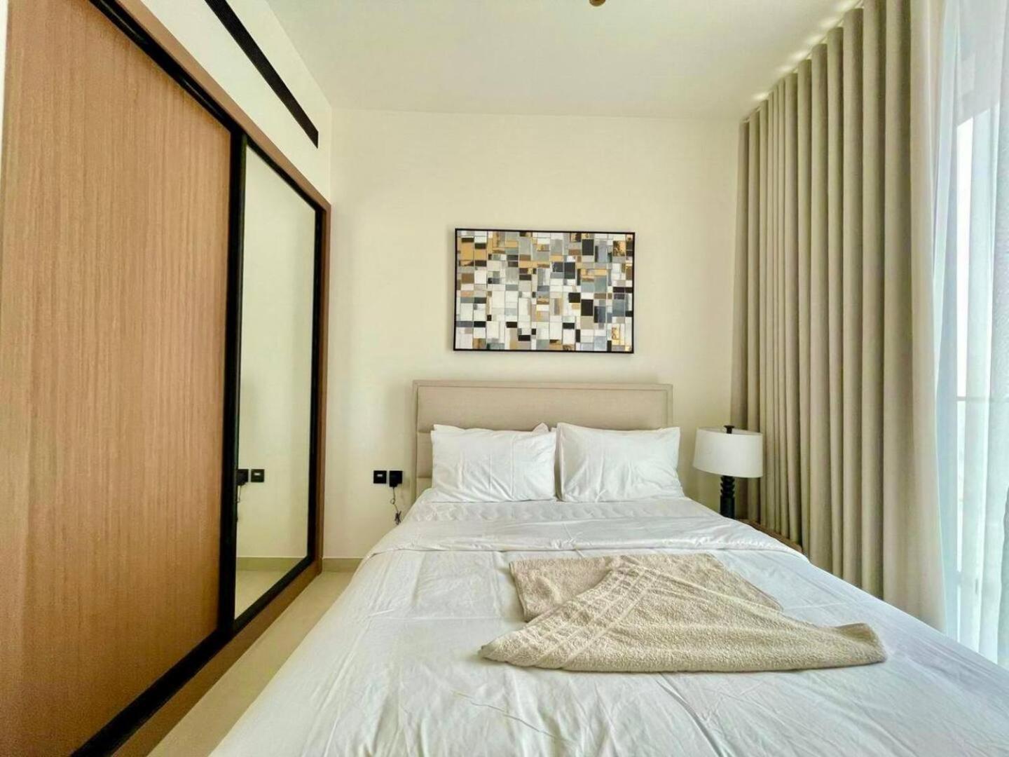 Upscale 1br In Jvc With Pool & Gym Access Apartment