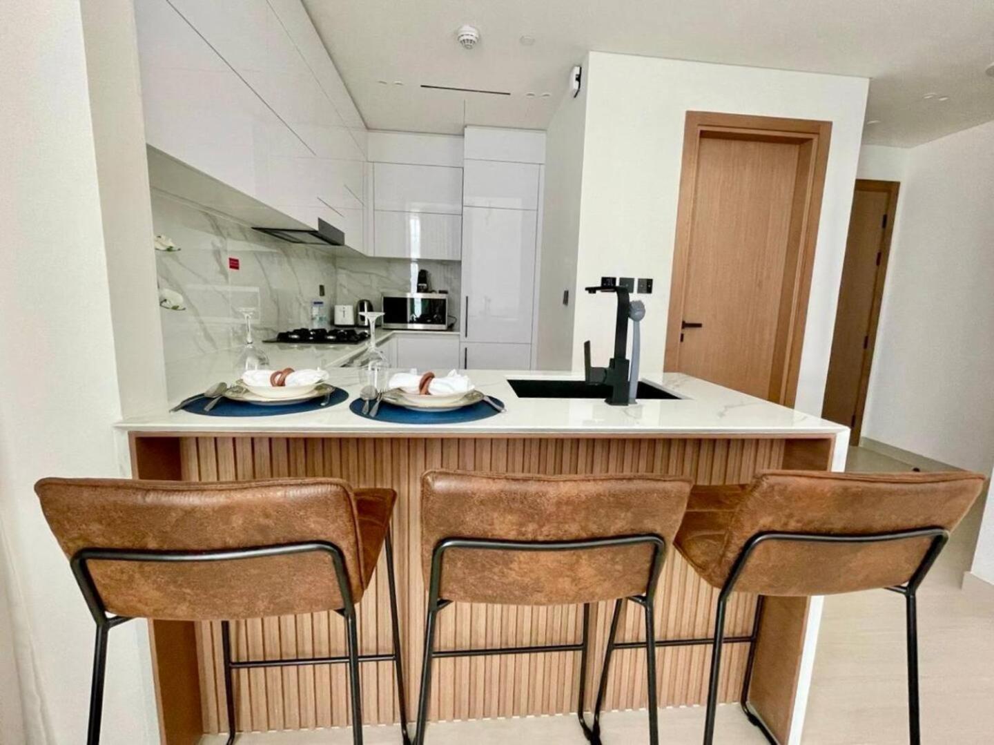 Upscale 1br In Jvc With Pool & Gym Access Apartment *