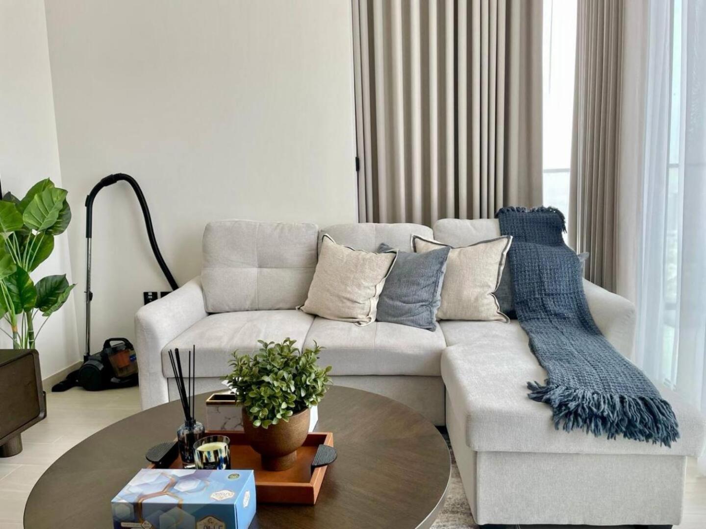 Apartment Upscale 1br In Jvc With Pool & Gym Access