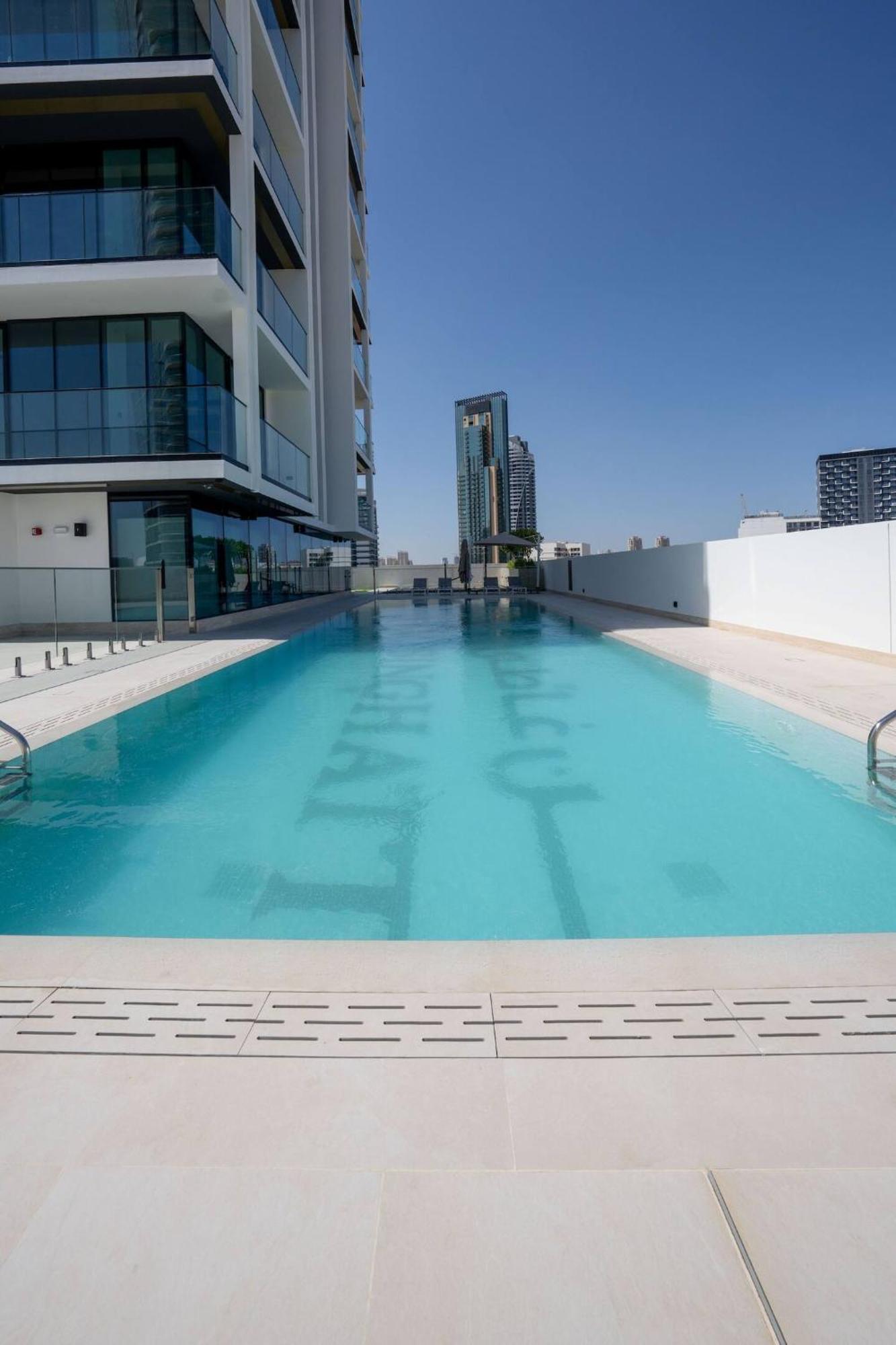 Apartment Upscale 1br In Jvc With Pool & Gym Access