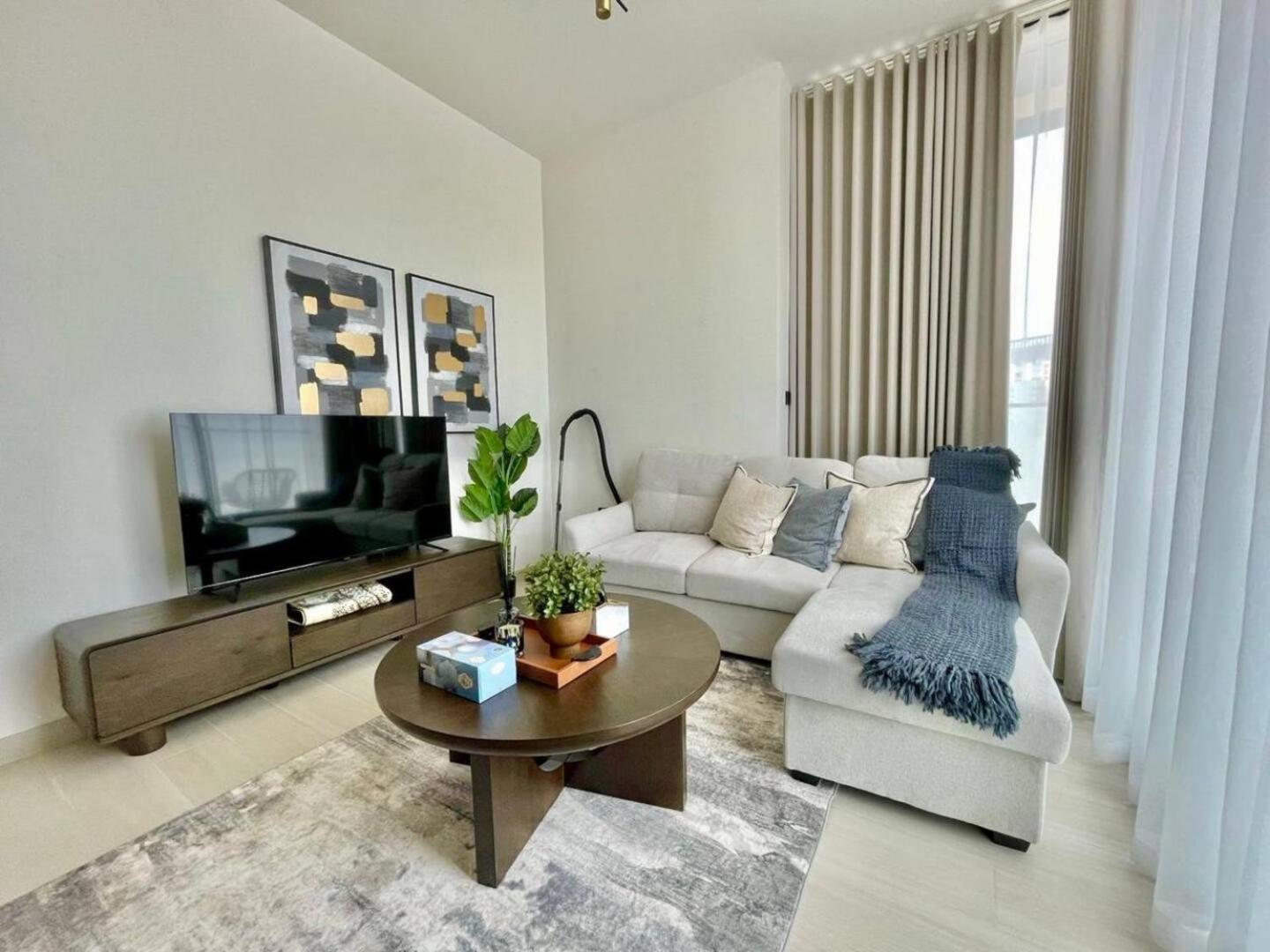 Apartment Upscale 1br In Jvc With Pool & Gym Access Dubai