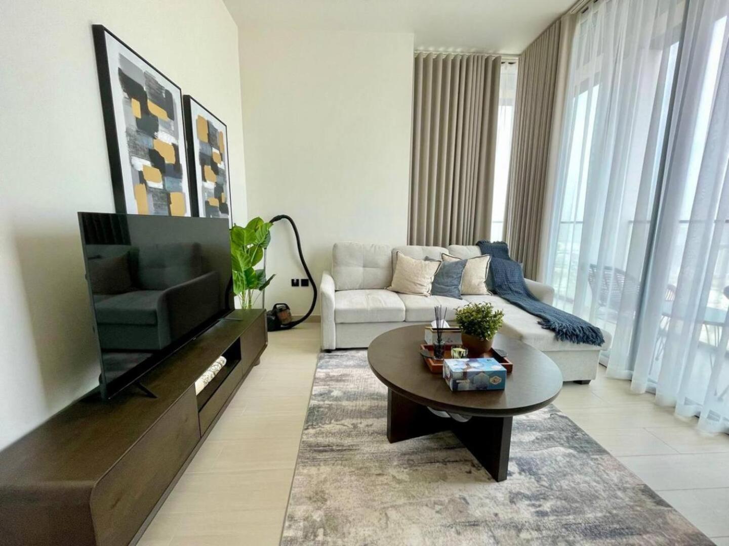 Upscale 1br In Jvc With Pool & Gym Access Apartment