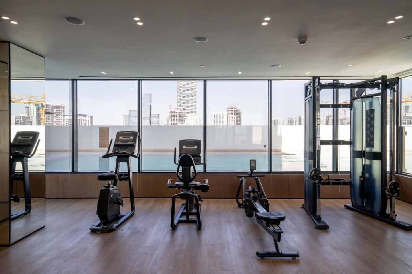 Upscale 1br In Jvc With Pool & Gym Access *