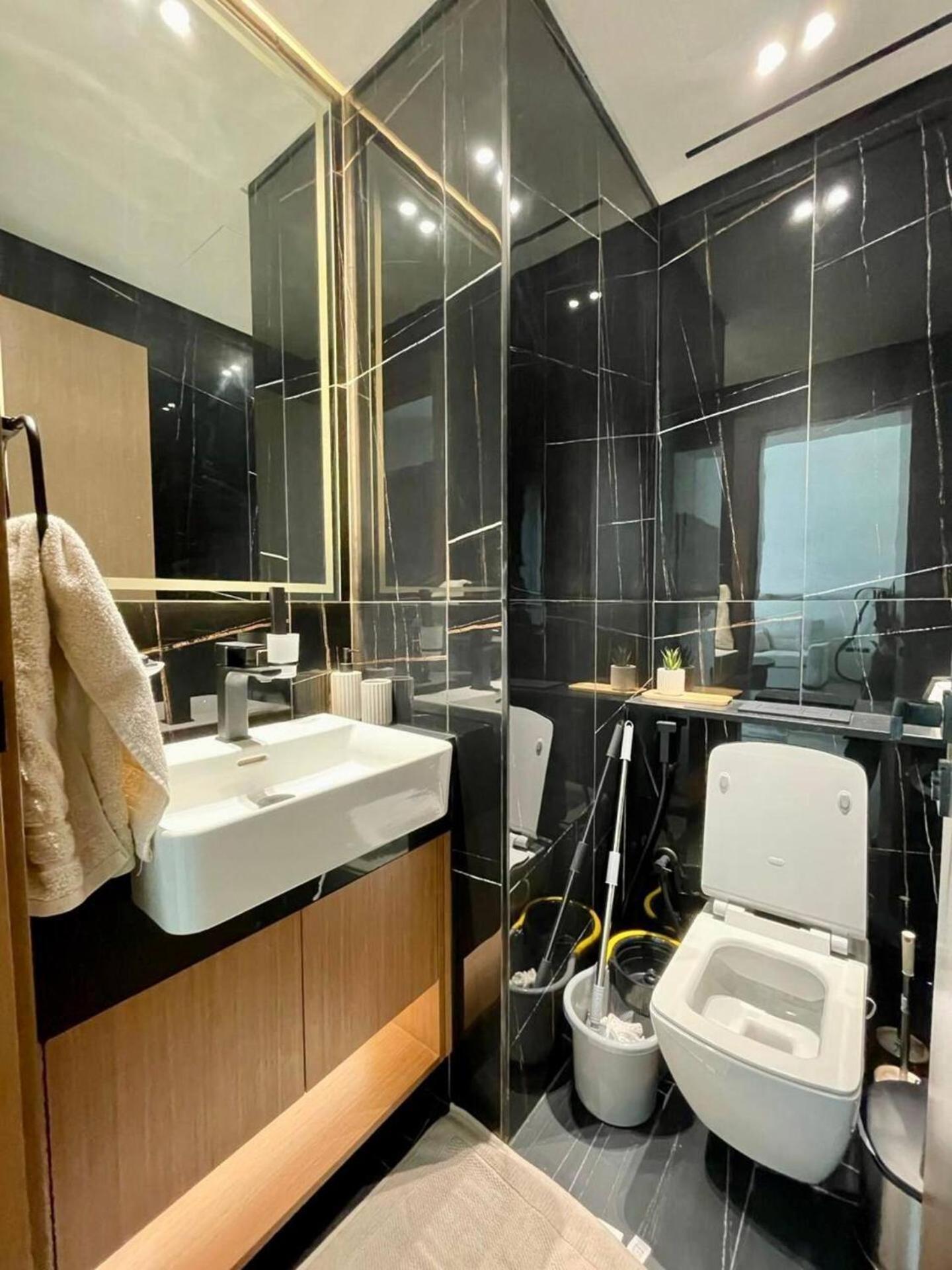 Upscale 1br In Jvc With Pool & Gym Access *
